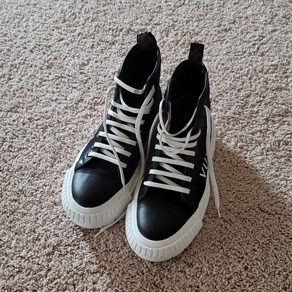 Louis Vuitton Sneakers size 40 - Picture 4 of 6